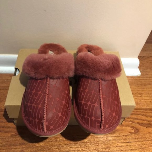 UGG Cozy II Suede Shearing Logo Slipper. Size: 7 - Picture 6 of 12